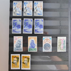 Lot massif de timbres de France et Europe neufs et oblitérés en 9 albums.