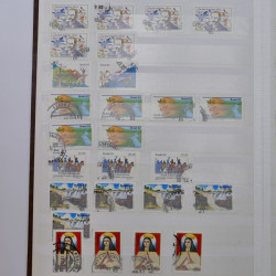 Lot massif de timbres de France et Europe neufs et oblitérés en 9 albums.