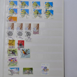 Lot massif de timbres de France et Europe neufs et oblitérés en 9 albums.