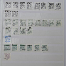 Lot massif de timbres de France et Europe neufs et oblitérés en 9 albums.
