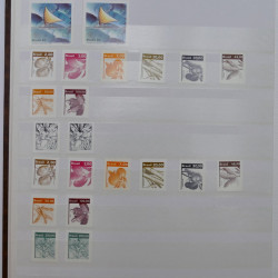 Lot massif de timbres de France et Europe neufs et oblitérés en 9 albums.