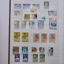 Lot massif de timbres de France et Europe neufs et oblitérés en 9 albums.