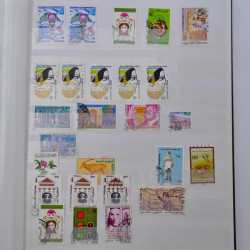 Lot massif de timbres de France et Europe neufs et oblitérés en 9 albums.