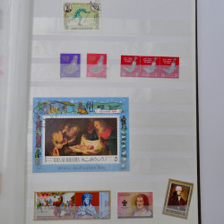 Lot massif de timbres de France et Europe neufs et oblitérés en 9 albums.