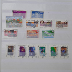 Lot massif de timbres de France et Europe neufs et oblitérés en 9 albums.