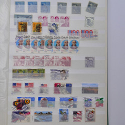 Lot massif de timbres de France et Europe neufs et oblitérés en 9 albums.