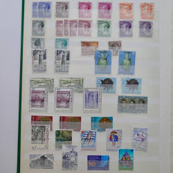 Lot massif de timbres de France et Europe neufs et oblitérés en 9 albums.