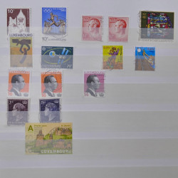 Lot massif de timbres de France et Europe neufs et oblitérés en 9 albums.