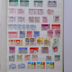 Lot massif de timbres de France et Europe neufs et oblitérés en 9 albums.