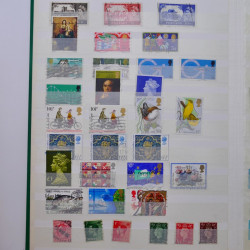 Lot massif de timbres de France et Europe neufs et oblitérés en 9 albums.