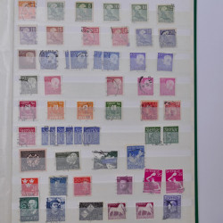 Lot massif de timbres de France et Europe neufs et oblitérés en 9 albums.