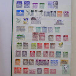 Lot massif de timbres de France et Europe neufs et oblitérés en 9 albums.
