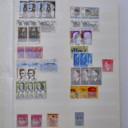 Lot massif de timbres de France et Europe neufs et oblitérés en 9 albums.