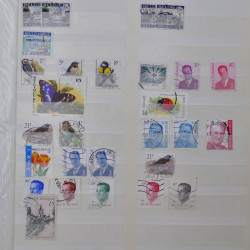 Lot massif de timbres de France et Europe neufs et oblitérés en 9 albums.