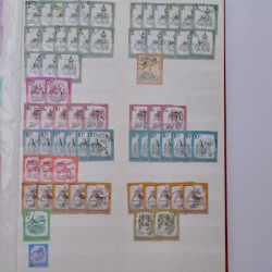 Lot massif de timbres de France et Europe neufs et oblitérés en 9 albums.