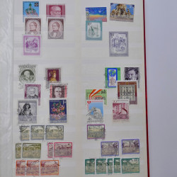 Lot massif de timbres de France et Europe neufs et oblitérés en 9 albums.