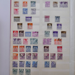 Lot massif de timbres de France et Europe neufs et oblitérés en 9 albums.