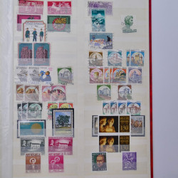 Lot massif de timbres de France et Europe neufs et oblitérés en 9 albums.