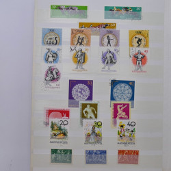 Lot massif de timbres de France et Europe neufs et oblitérés en 9 albums.
