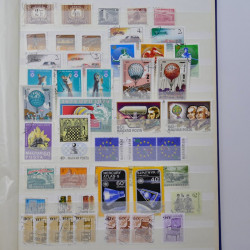 Lot massif de timbres de France et Europe neufs et oblitérés en 9 albums.