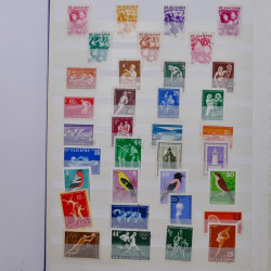 Lot massif de timbres de France et Europe neufs et oblitérés en 9 albums.