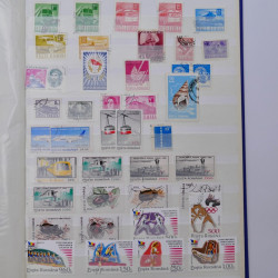 Lot massif de timbres de France et Europe neufs et oblitérés en 9 albums.