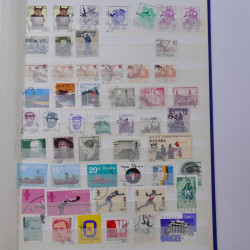 Lot massif de timbres de France et Europe neufs et oblitérés en 9 albums.