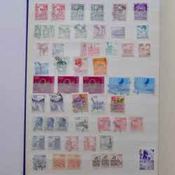 Lot massif de timbres de France et Europe neufs et oblitérés en 9 albums.