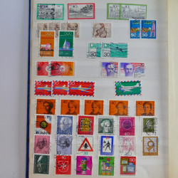 Lot massif de timbres de France et Europe neufs et oblitérés en 9 albums.