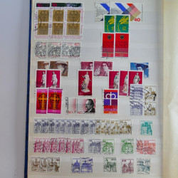 Lot massif de timbres de France et Europe neufs et oblitérés en 9 albums.