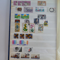 Lot massif de timbres de France et Europe neufs et oblitérés en 9 albums.