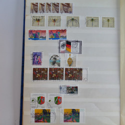 Lot massif de timbres de France et Europe neufs et oblitérés en 9 albums.