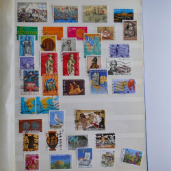 Lot massif de timbres de France et Europe neufs et oblitérés en 9 albums.