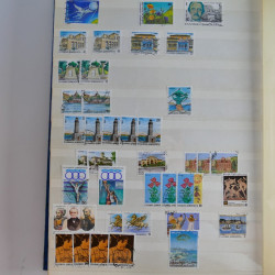 Lot massif de timbres de France et Europe neufs et oblitérés en 9 albums.