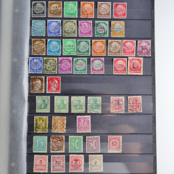 Lot massif de timbres de France et Europe neufs et oblitérés en 9 albums.