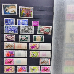 Lot de timbres de France neufs 1940-2000 en un album.