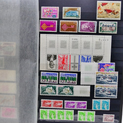 Lot de timbres de France neufs 1940-2000 en un album.