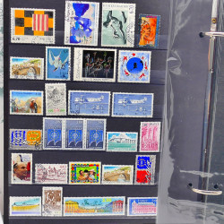 Lot de timbres de France neufs et oblitérés en un album.