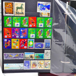 Lot de timbres de France neufs et oblitérés en un album.
