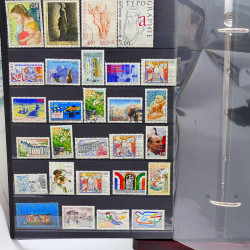 Lot de timbres de France neufs et oblitérés en un album.