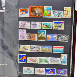 Lot de timbres de France neufs et oblitérés en un album.