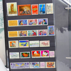 Lot de timbres de France neufs et oblitérés en un album.