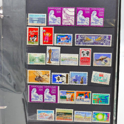 Lot de timbres de France neufs et oblitérés en un album.