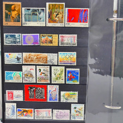 Lot de timbres de France neufs et oblitérés en un album.