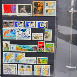 Lot de timbres de France neufs et oblitérés en un album.