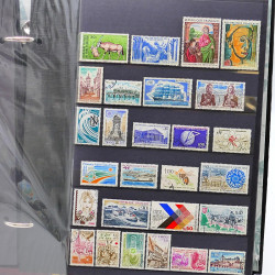 Lot de timbres de France neufs et oblitérés en un album.