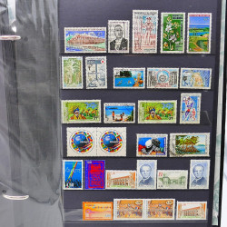 Lot de timbres de France neufs et oblitérés en un album.