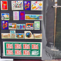 Lot de timbres de France neufs et oblitérés en un album.