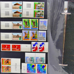 Lot de timbres de France neufs et oblitérés en un album.