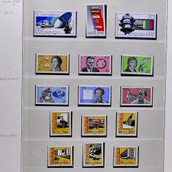 Collection timbres d'Allemagne de l'Est (DDR) 1977-1999 neufs** en 5 albums.